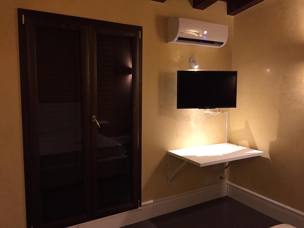 Palazzo Eliss Bed and Breakfast Margherita Di Savoia Rum bild